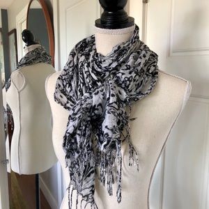 Black and white scarf